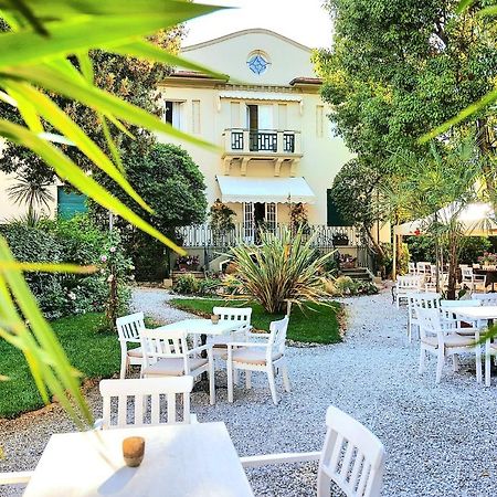 Hotel Club I Pini - Residenza D'Epoca In Versilia Λίντο ντι Καμαϊόρε Εξωτερικό φωτογραφία