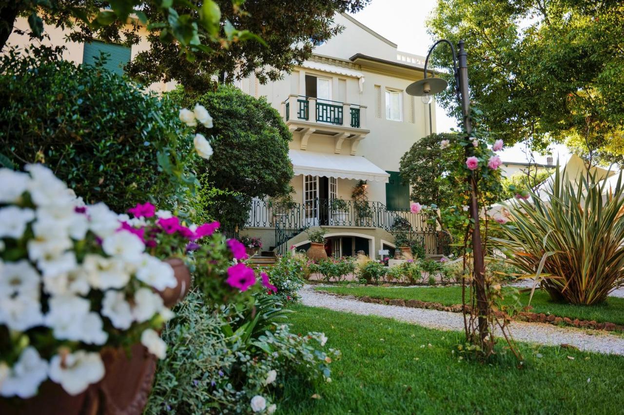 Hotel Club I Pini - Residenza D'Epoca In Versilia Λίντο ντι Καμαϊόρε Εξωτερικό φωτογραφία