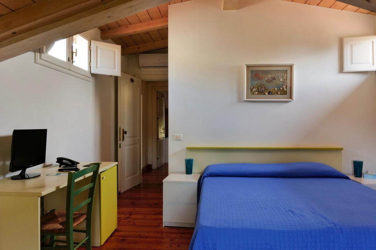 Hotel Club I Pini - Residenza D'Epoca In Versilia Λίντο ντι Καμαϊόρε Εξωτερικό φωτογραφία