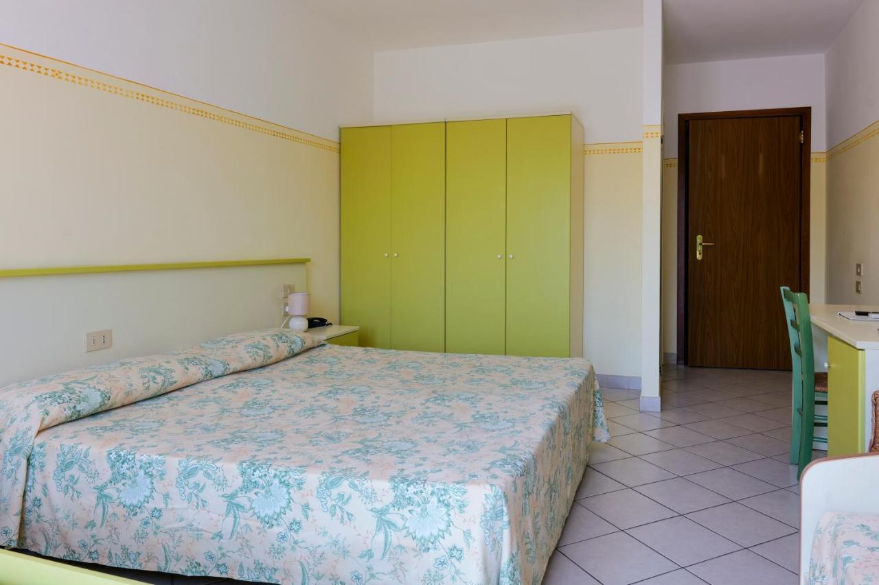 Hotel Club I Pini - Residenza D'Epoca In Versilia Λίντο ντι Καμαϊόρε Εξωτερικό φωτογραφία